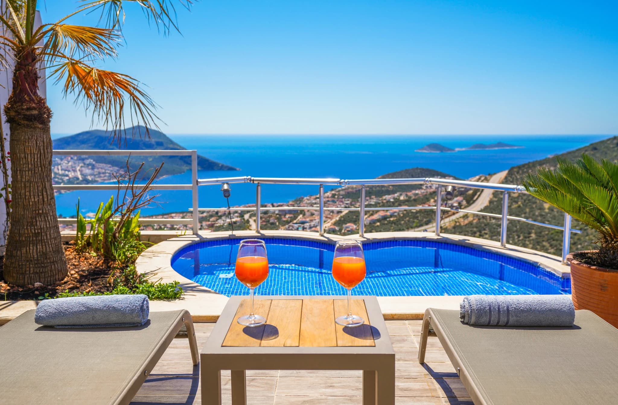 Romantische Villa mit Whirlpool - Geschützter Pool & Meerblick in Kalkan Akbel