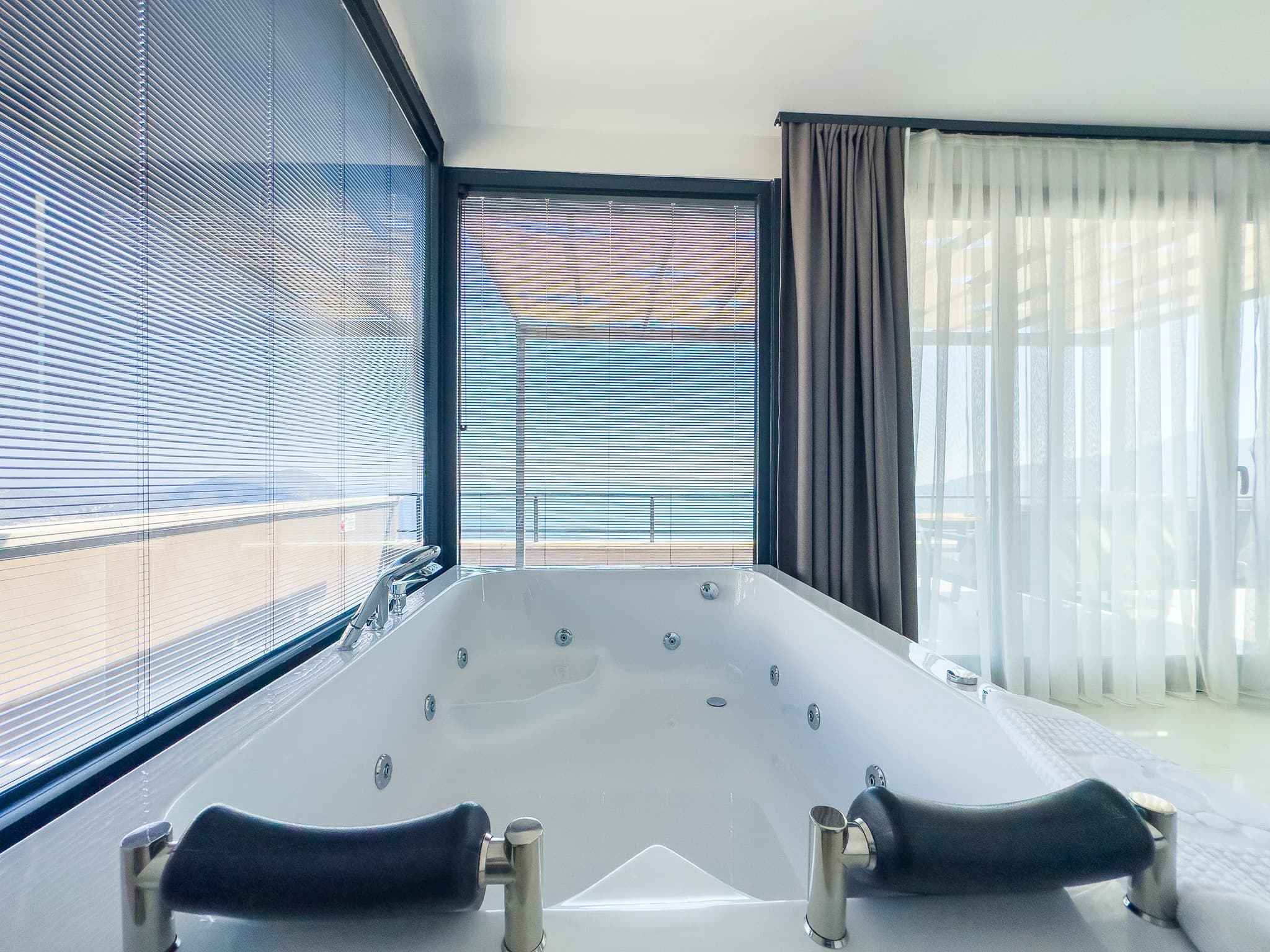 Spa-style jacuzzi bathtub with jets positioned to overlook the sea.
