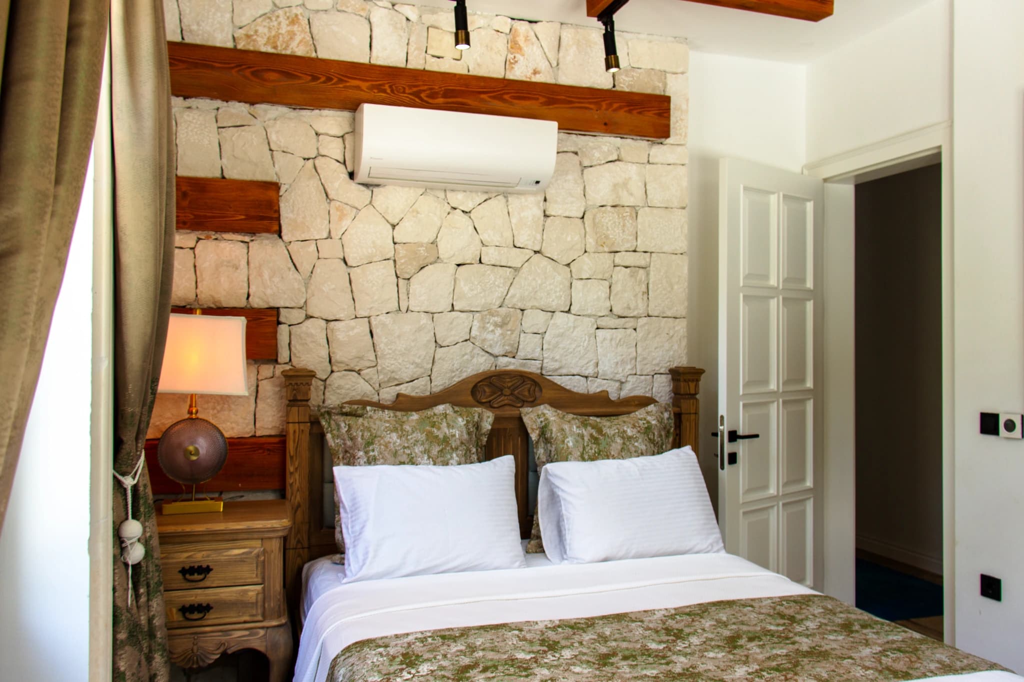 Schlafzimmer 1