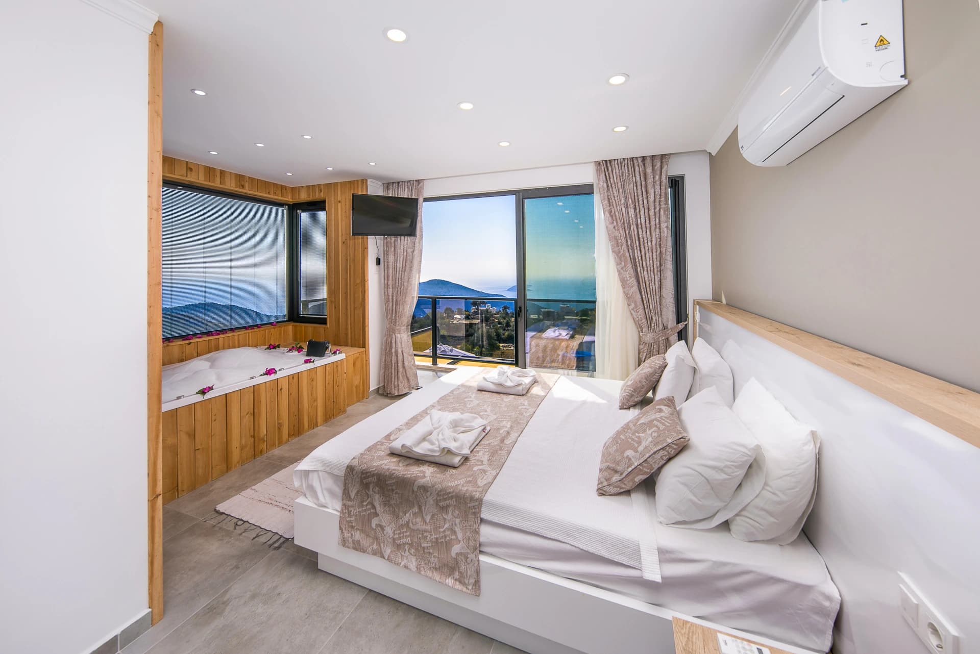 Schlafzimmer 1