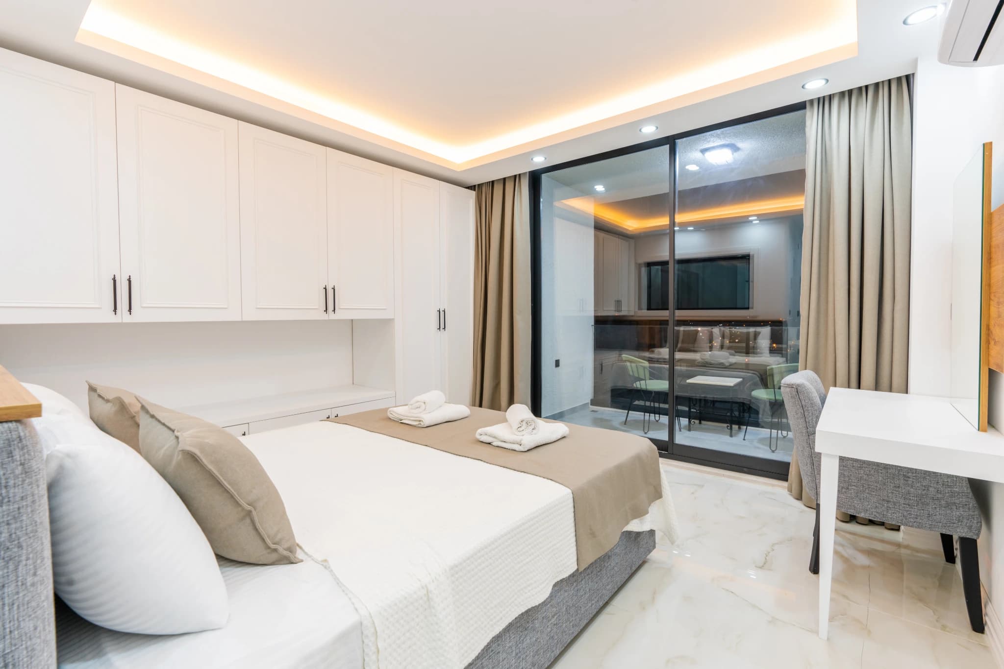 Schlafzimmer 1