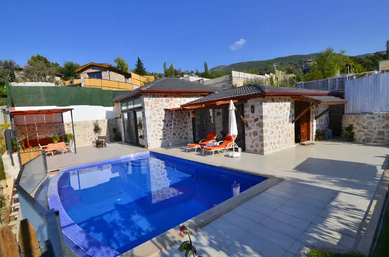 Günstige Flitterwochen-Villa - Geschützter Pool mit Whirlpool in Islamlar image 1 of 36