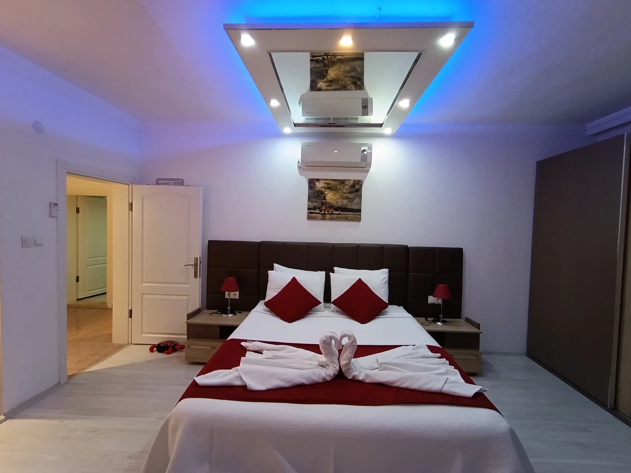 Schlafzimmer 1