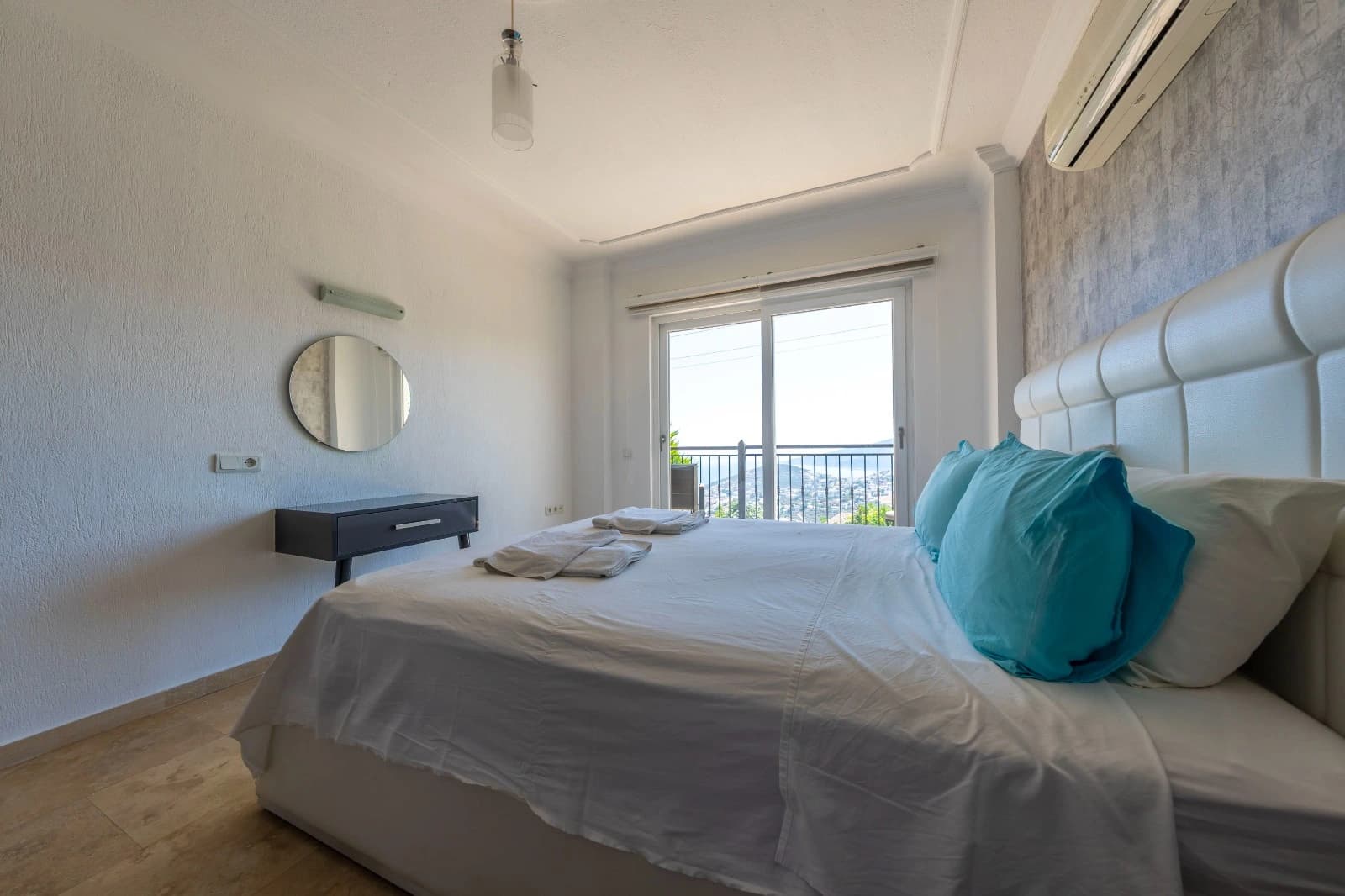 Schlafzimmer 1
