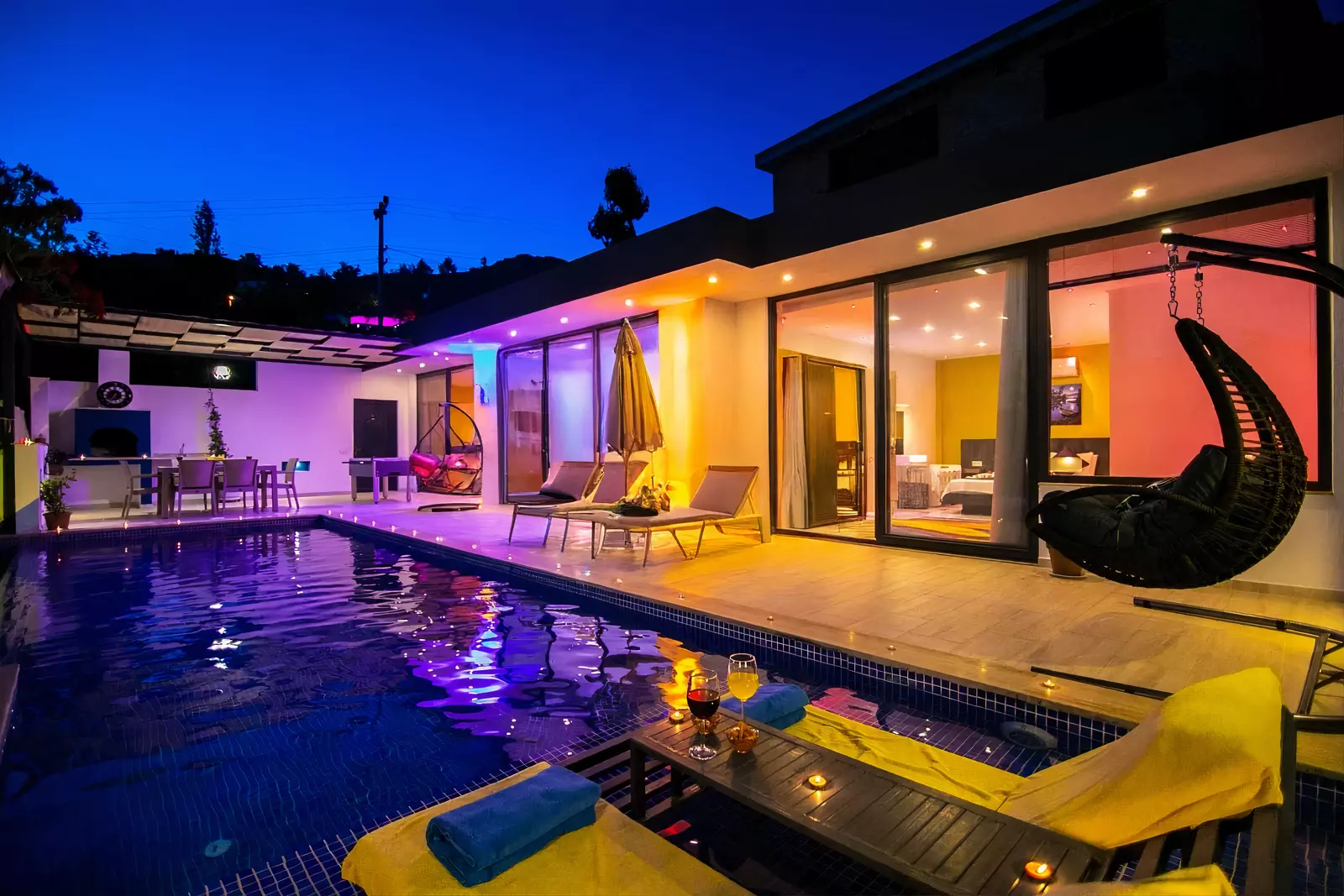 Flitterwochen-Villa mit Whirlpool - Vollständig Geschützter Pool & Tischfußball in Islamlar image 1 of 36