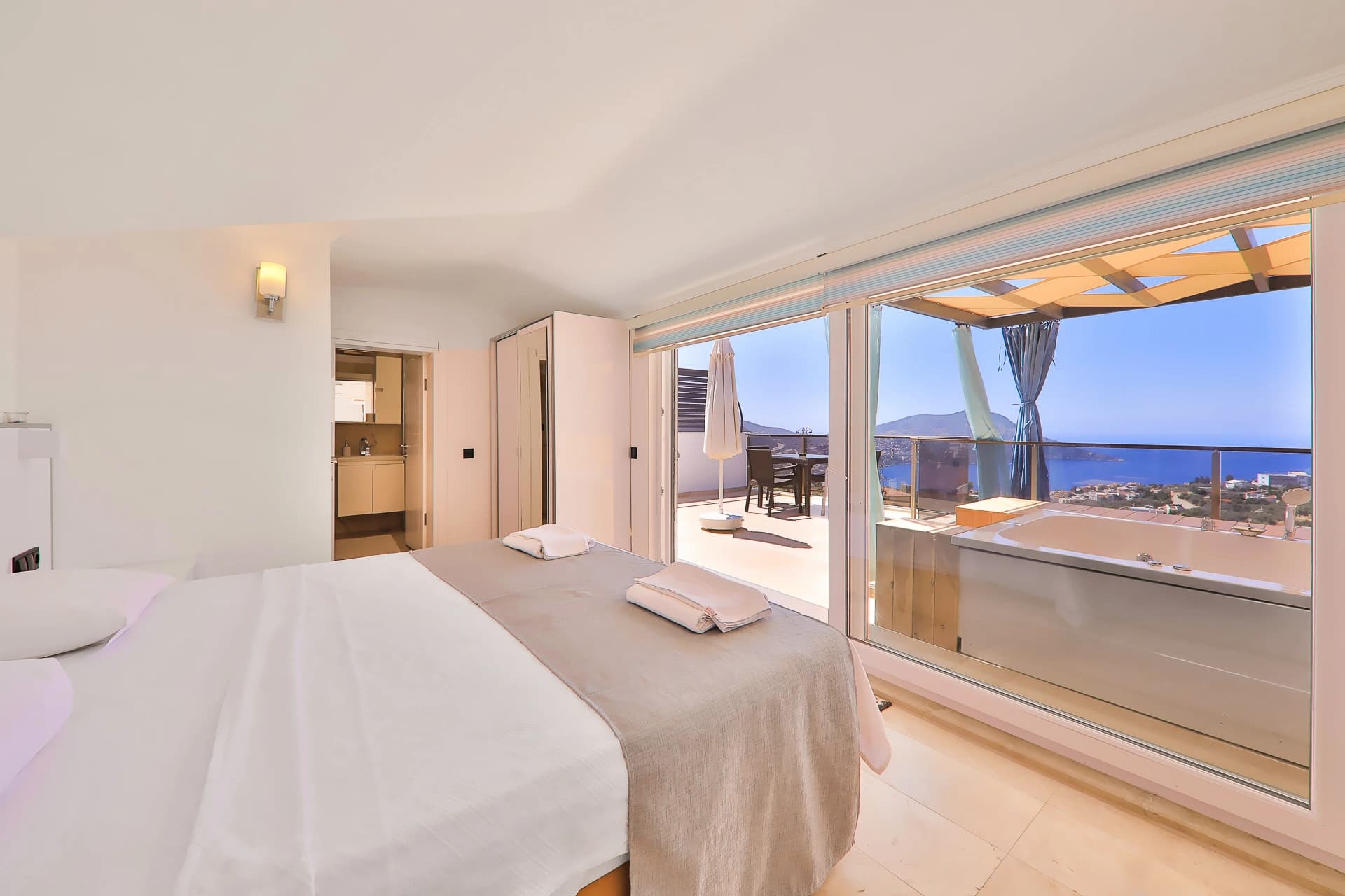 Schlafzimmer 1