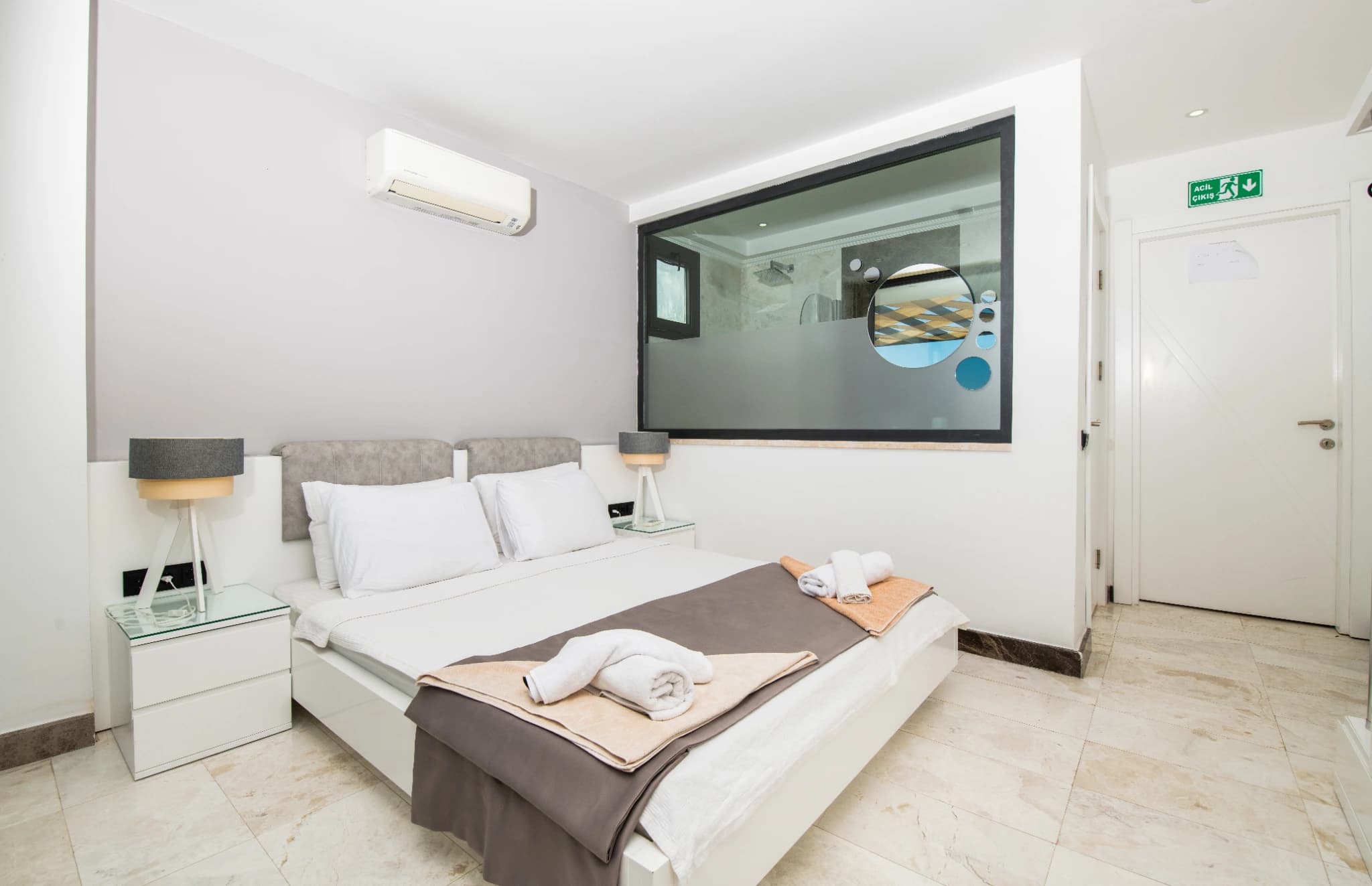 Schlafzimmer 1