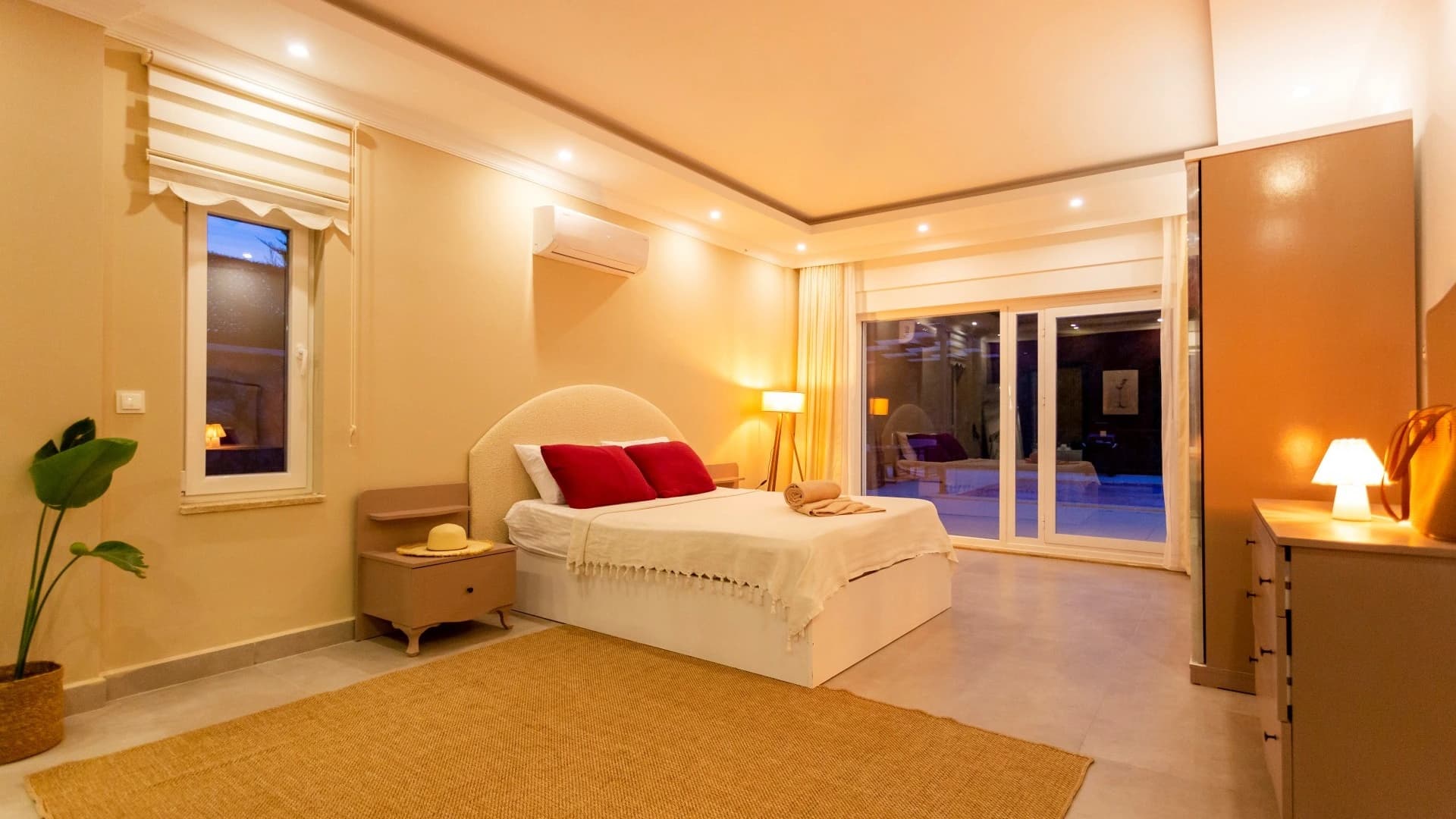 Schlafzimmer 1