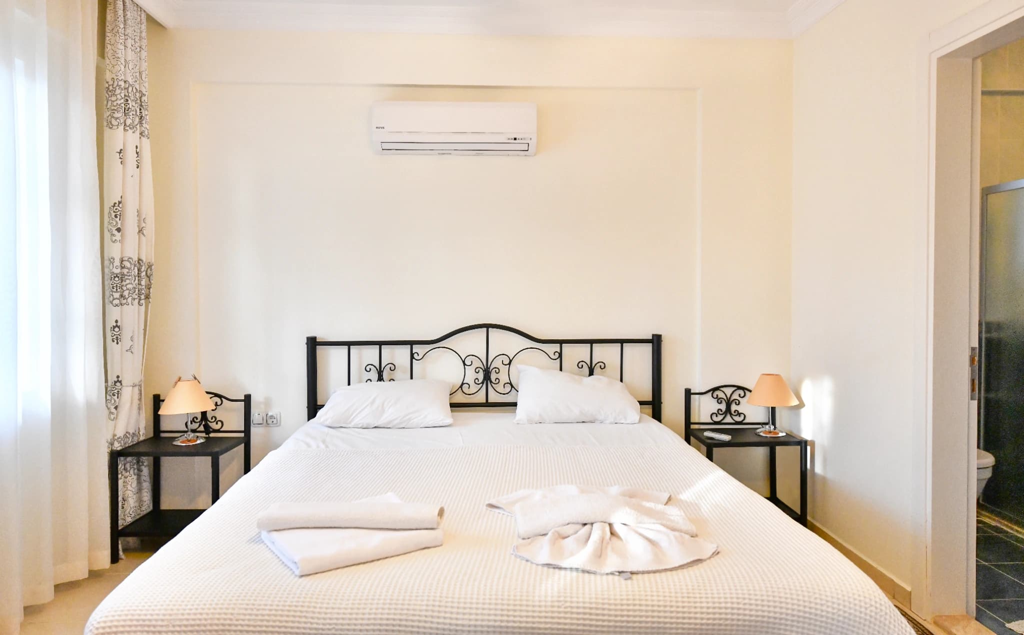 Schlafzimmer 1