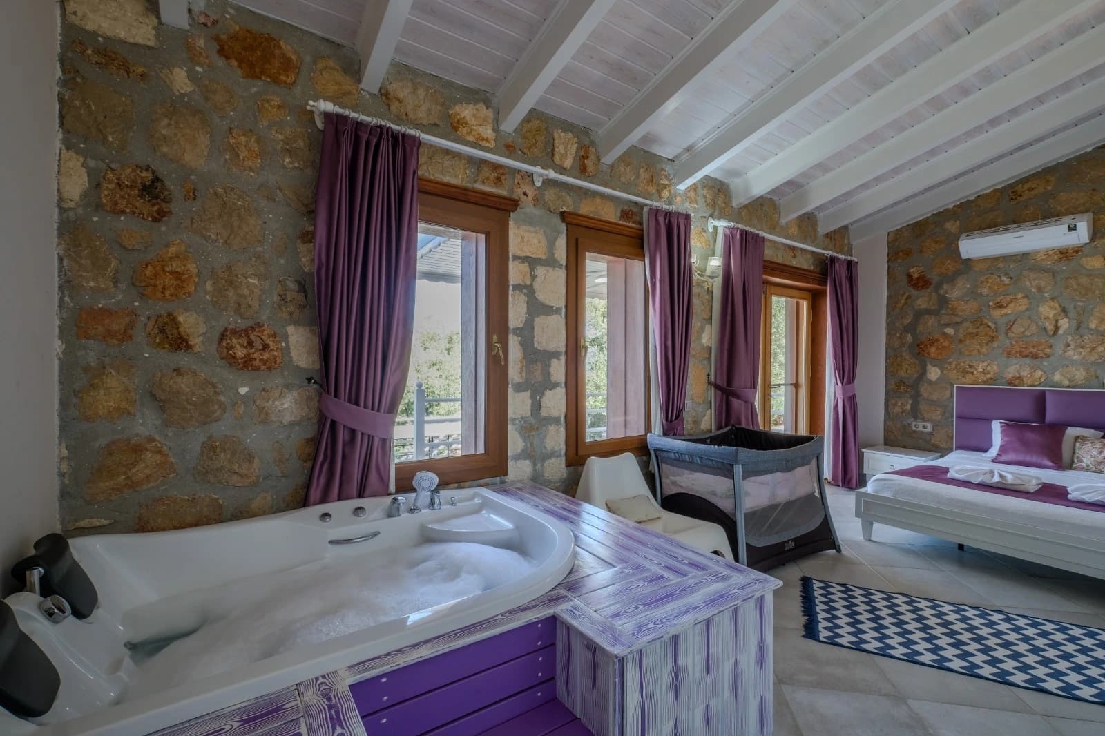 Schlafzimmer 1