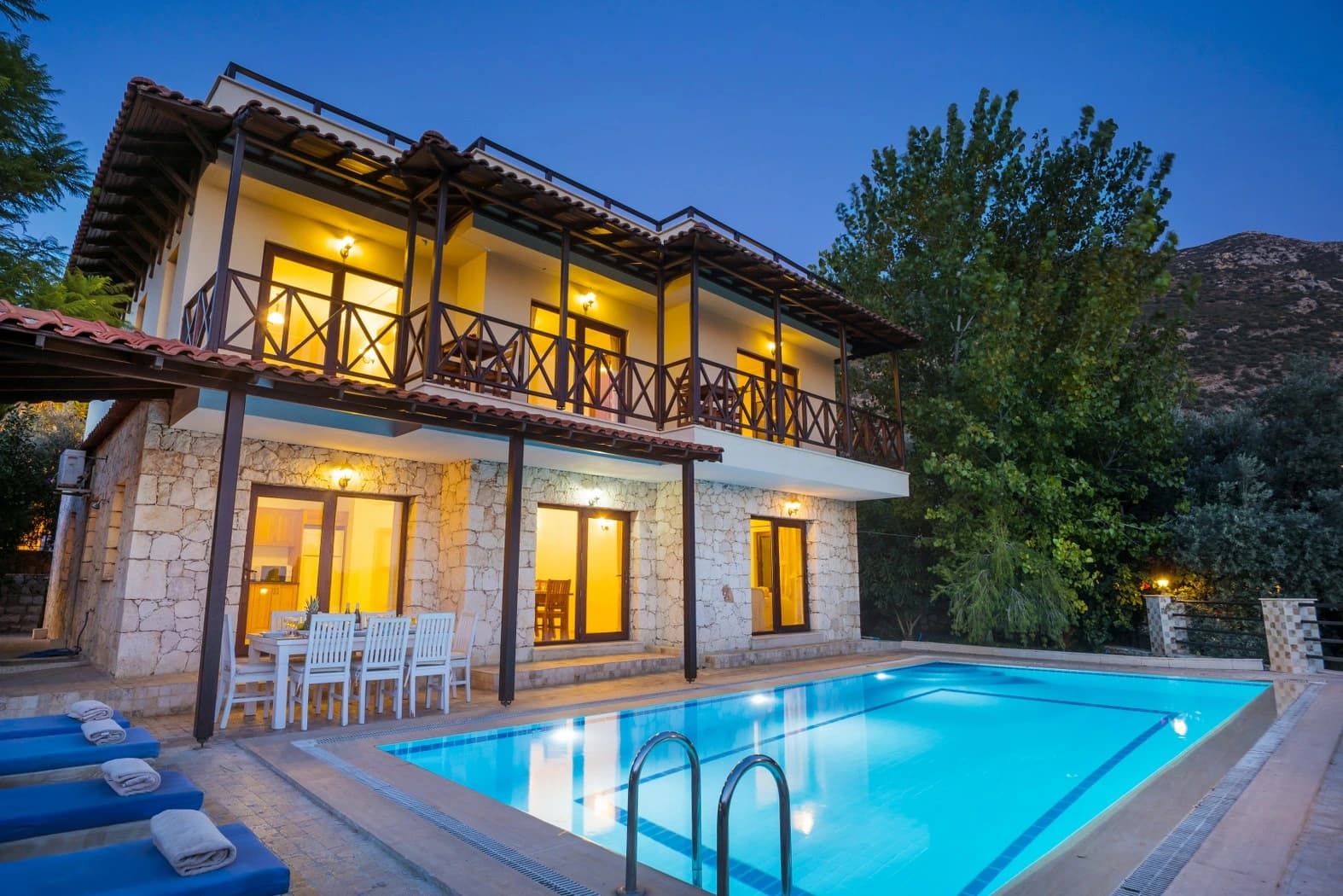 Illuminated private pool with loungers and direct access to the villa.