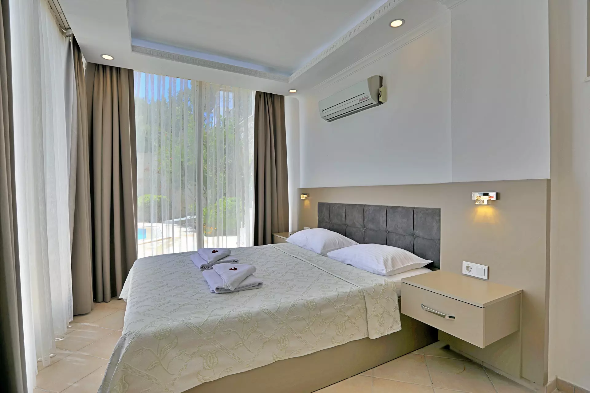 Schlafzimmer 1