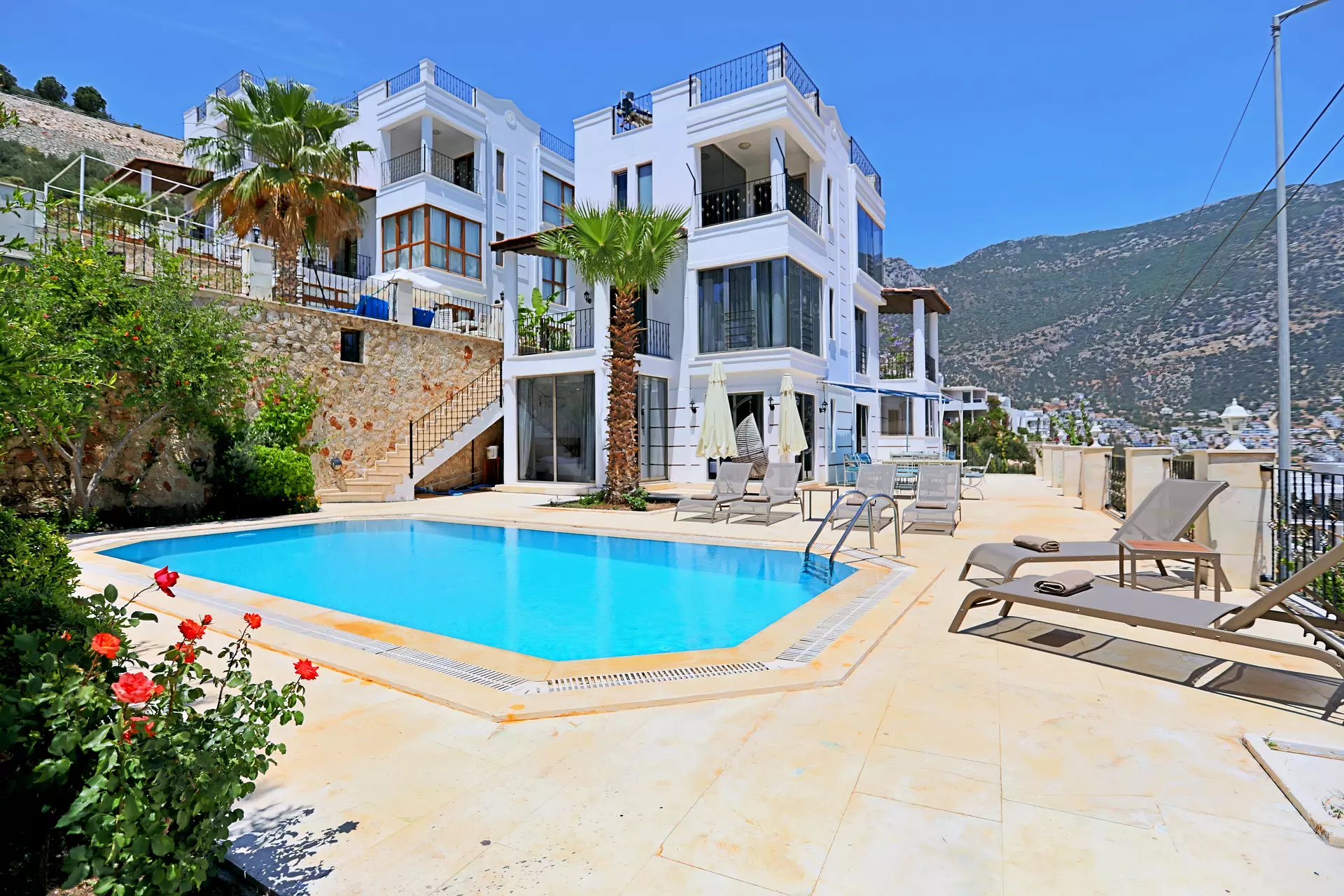 Preiswerte Villa im Zentrum - Geschützter Pool & Meerblick in Kalkan image 1 of 138